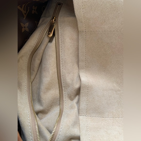 Louis Vuitton Artsy GM Bag - Picture 3 of 13